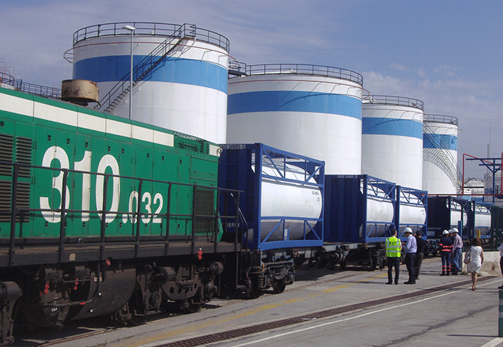 Primera carga de vagones isocontenedores realizada en el apartadero ferroviario situado en la terminal de Tepsa Barcelona
