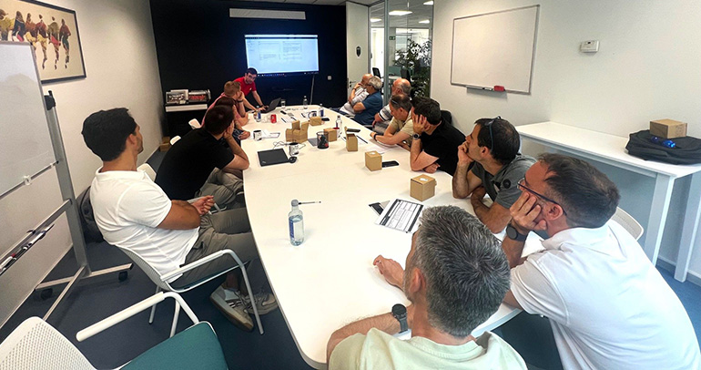 Abas impulsa la innovación industrial con su primer Hackathon de IA aplicada a ERP