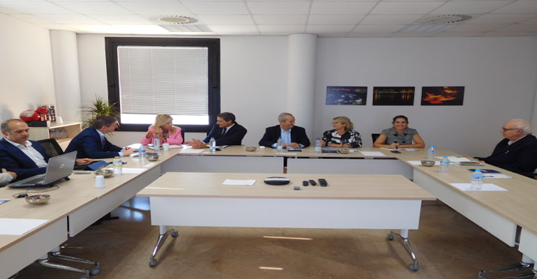 AIQBE analiza su papel como motor económico de Huelva con una delegación del Gobierno Central