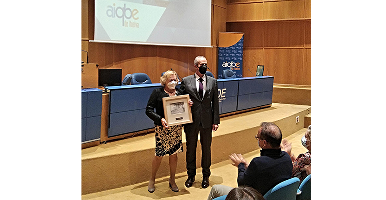 La presidenta del CSIC, premiada por la AIQBE