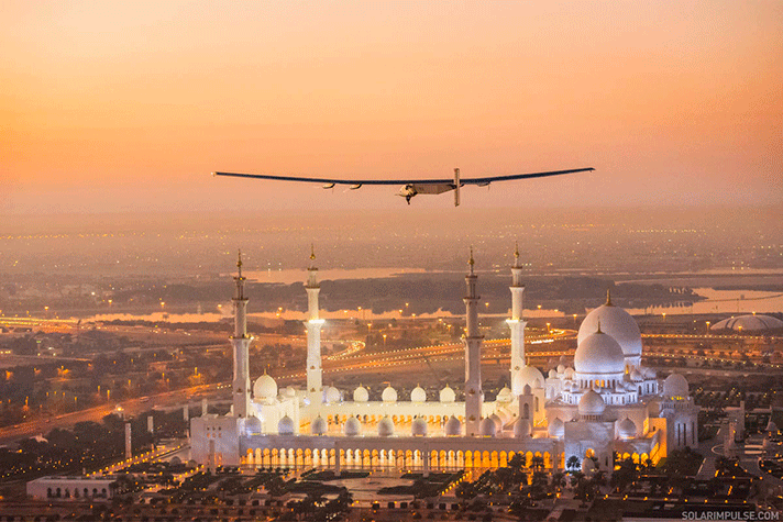 El avión Solar Impulse 2 emprendió vuelo en Abu Dabi, capital de los Emiratos Árabes Unidos