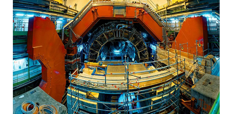 El CERN detecta un comportamiento inesperado de los gluones en el interior de los núcleos atómicos