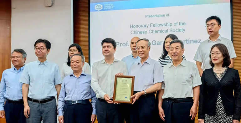 Javier García Martínez, de la UA, es elegido como miembro honorario de la Sociedad de Química de China