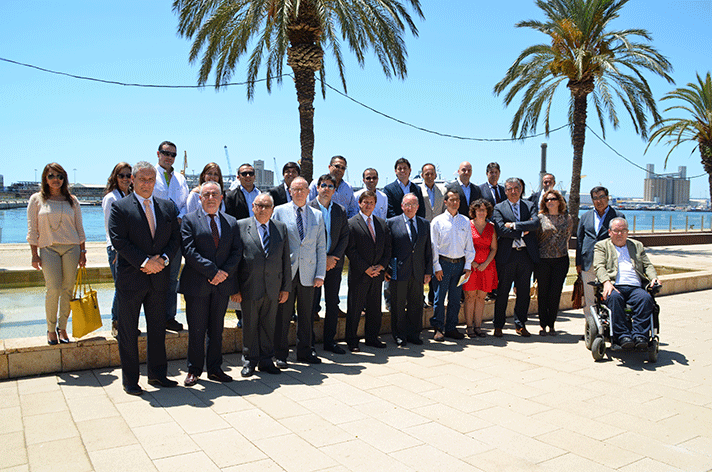 La delegación colombiana y los responsables del clúster en la visita a Tarragona