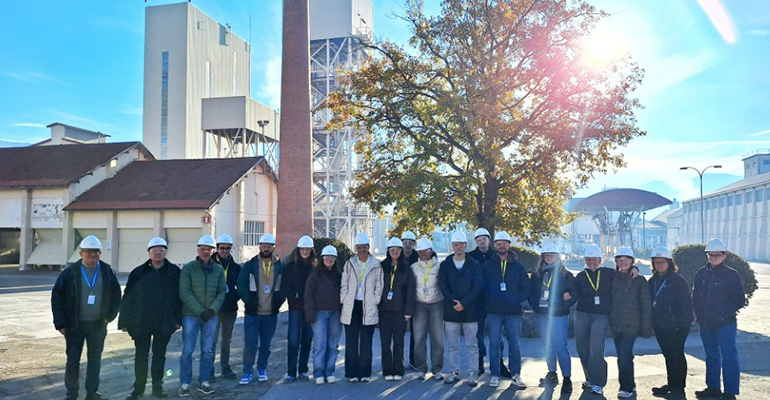 La planta de Ercros recibe la visita de estudiantes del master de Ingeniería Química de la Universidad de Zaragoza