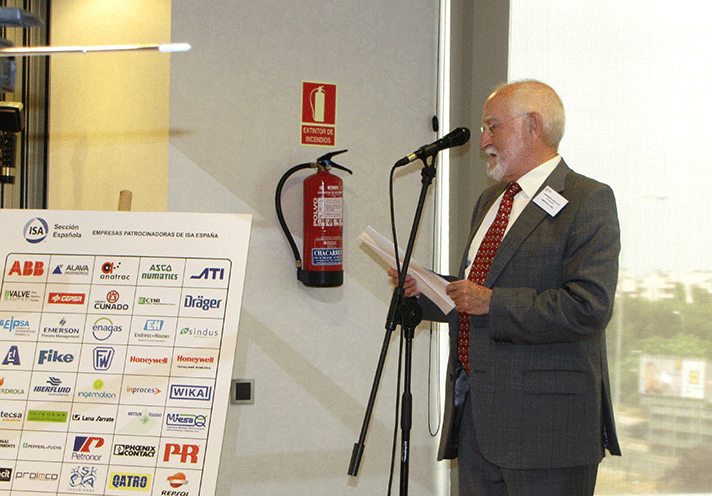 Jorge Abad Vila en un momento de su intervención, en el que agradeció el premio recibido a toda su carrera profesional