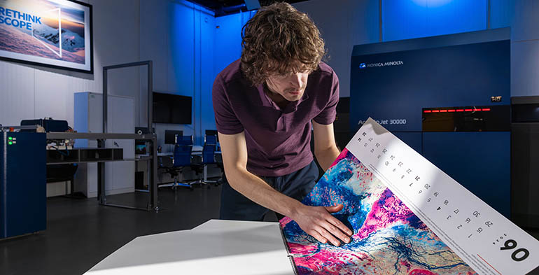 Konica Minolta presenta mejoras sostenibles y tecnológicas con su sistema Dot Freeze en la Inkjet AccurioJet 30000