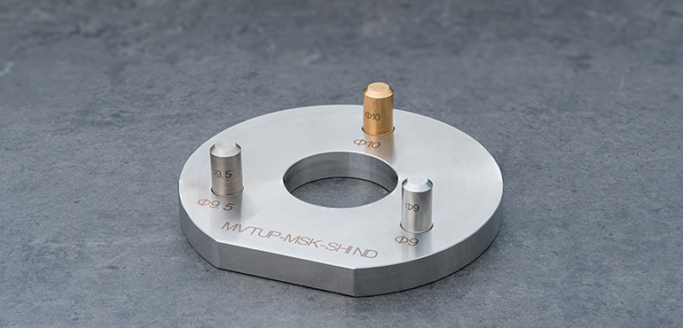 Grabado láser integrado para mejorar la producción de piezas torneadas CNC