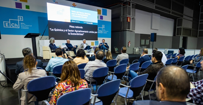 El sector químico valenciano presenta un modelo pionero que refuerza la seguridad industrial