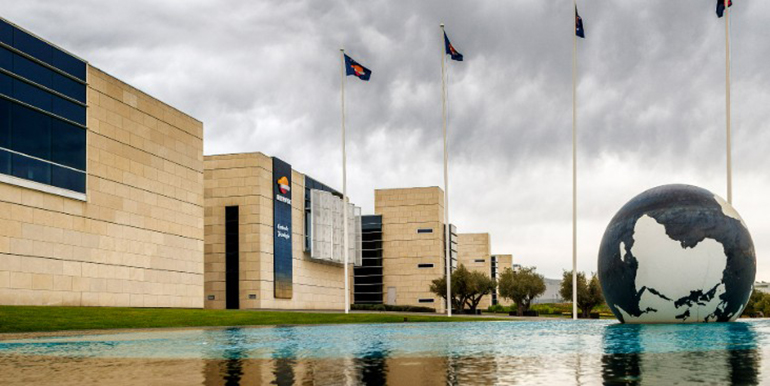 Alianza entre Repsol y la UAM para formar al talento joven con el foco puesto en la Química Dual