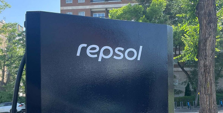 Repsol se actualiza y cita a sus abanderados para presentar su nueva imagen