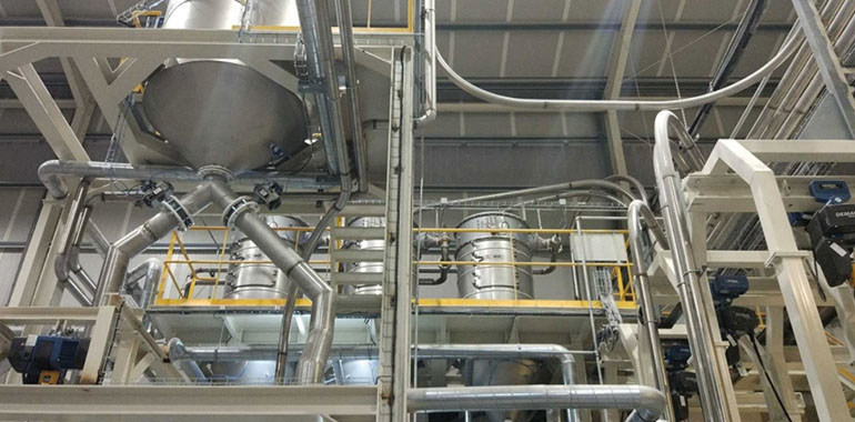 Sistema compacto de limpieza y desempolvado para grazna de plástico con contaminantes férricos y no férricos