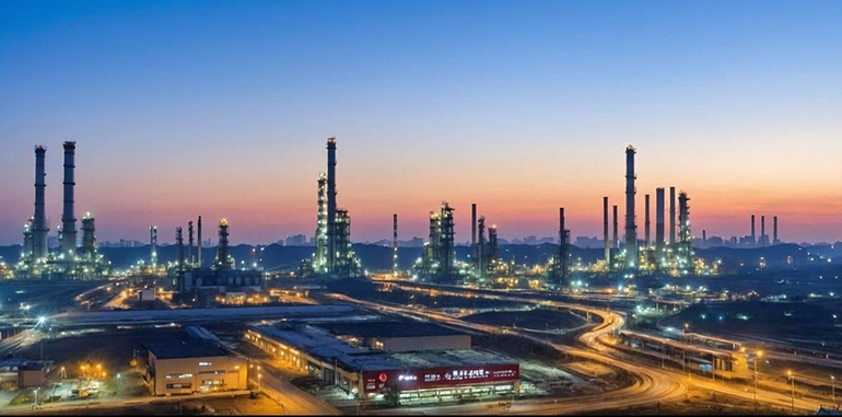 Sinopec invierte 2.800 millones de dólares en modernizar su complejo petroquímico de Shanghái