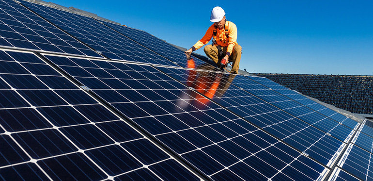 En 2024, la energía solar fotovoltaica alcanzó en España su máximo histórico de generación con 44.520 GWh, un 18,9% más que el año anterior, convirtiéndose en la principal tecnología instalada en el sistema eléctrico peninsular, según datos de Red Eléctri