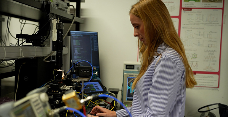 La UPV lidera un proyecto para mejorar la ciberseguridad a partir del uso de la luz 