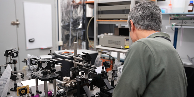 La UV desarrolla un transmisor cuántico que cambiará las reglas de la ciberseguridad