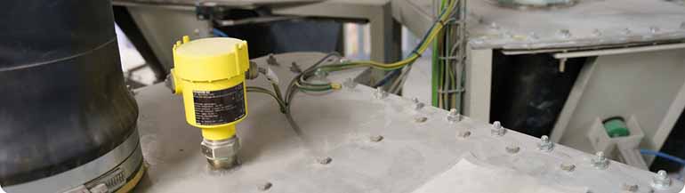 Plásticos a medida gracias a la tecnología de medición de nivel y de presión de VEGA