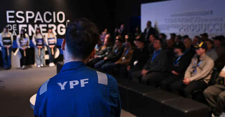 La refinería La Plata de YPF abre sus puertas al público dando a conocer sus procesos productivos