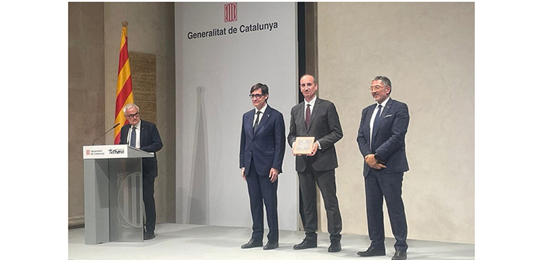La AEQT recibe la ´Placa en el Trabajo Presidente Macià´ de manos del Presidente de la Generalitat