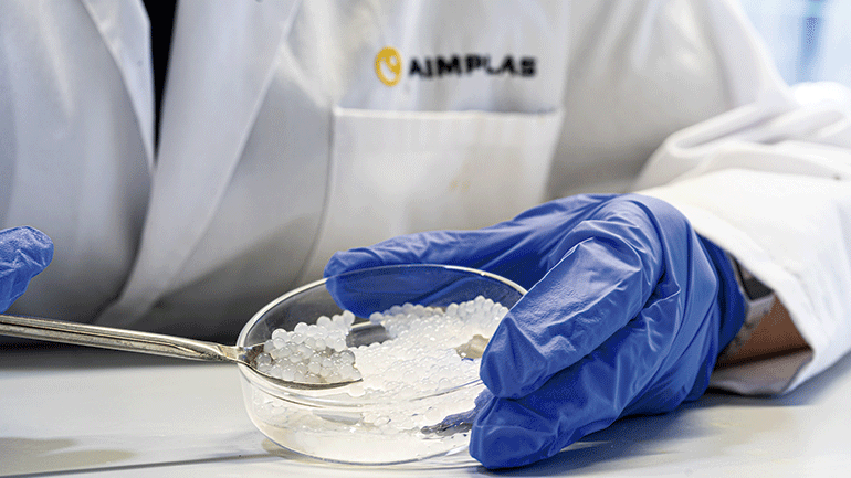 Aimplas incorpora microorganismos en productos de plasticultura para mejorar la eficiencia de los cultivos y reducir los fertilizantes químicos