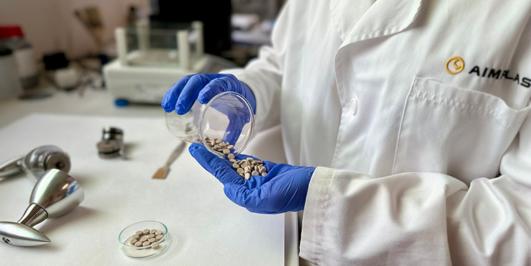 AIMPLAS incorpora microorganismos en productos de plasticultura biodegradables para el control de plagas en el campo 