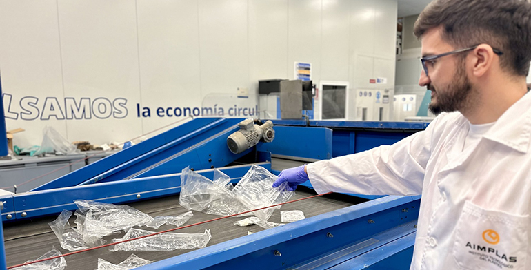 Un proyecto apuesta por la sostenibilidad hospitalaria dando una segunda vida a los residuos plásticos