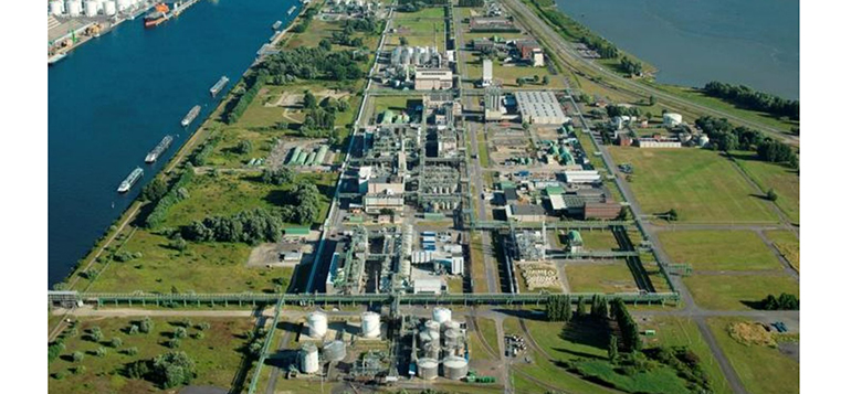 Covestro reducirá de cuatro a una las líneas de policarbonato de su planta de Amberes