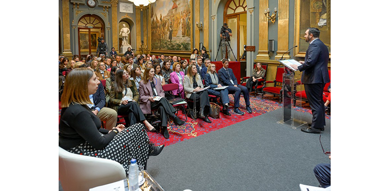 El sector del plástico alerta en el Senado del riesgo para la industria y el empleo en España