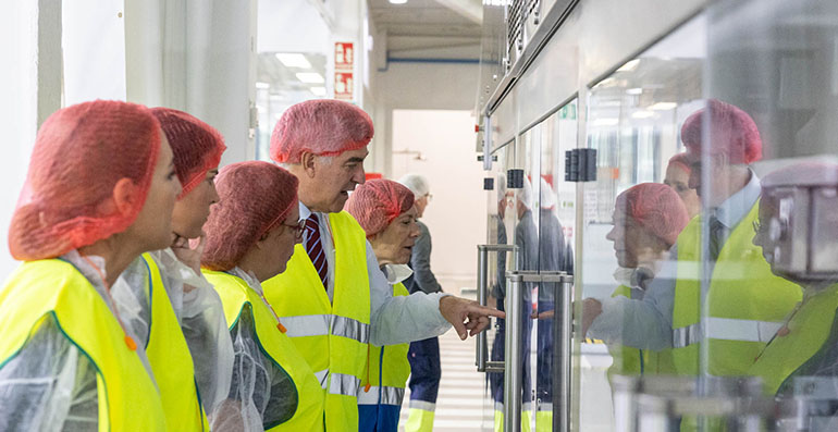 ANAIP acerca a los diputados el sector de los plásticos para conocer su trabajo en sostenibilidad, innovación y desarrollo