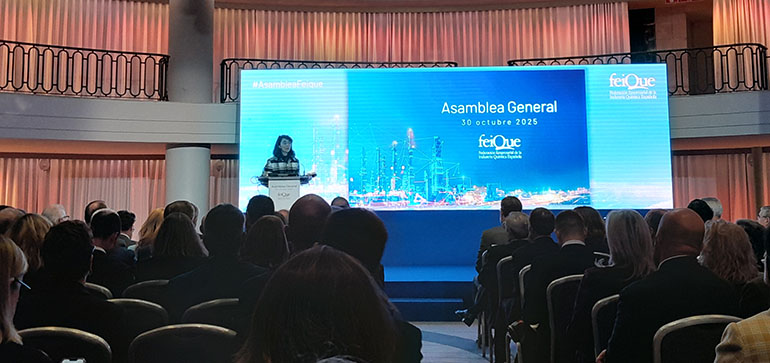 Balance y previsiones del sector químico 2025 y 2026: crecimiento a pesar de la crítica situación de la Química Básica