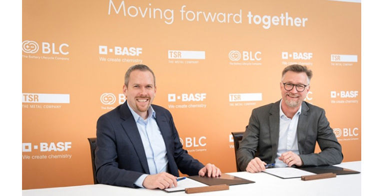 BASF lanza una nueva solución para botellas de PET reciclables sin etiquetas convencionales