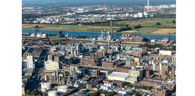 BASF no descarta mejorar su oferta por Evonik, valorada en más de 14.000 millones de euros
