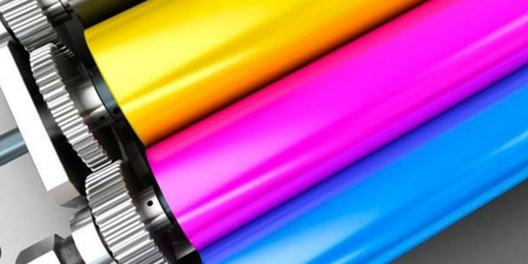 BASF lanza una nueva solución para botellas de PET reciclables sin etiquetas convencionales