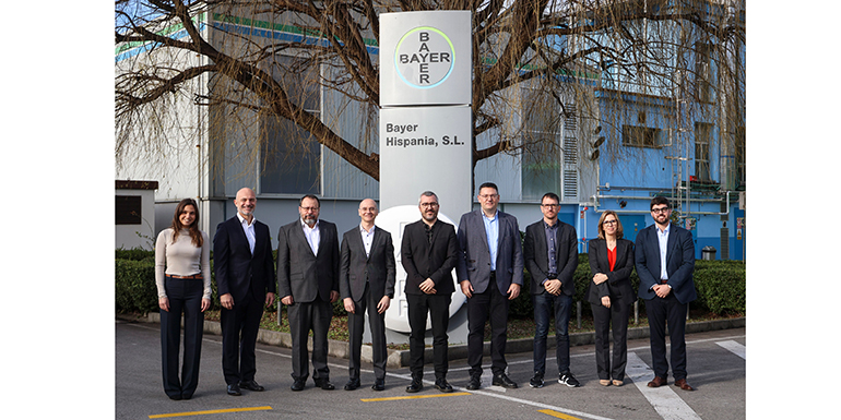 La planta química de Bayer en La Felguera anuncia su descarbonización y recibe al secretario de Estado de Sanidad