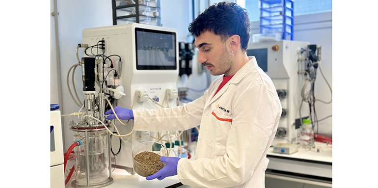 Desarrollan procesos innovadores para fabricar bioplásticos sostenibles a partir de residuos agrícolas y restos de poda