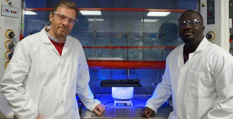 Investigadores de la Universidad de Cambridge convierten el ácido de baterías usadas en hidrógeno limpio
