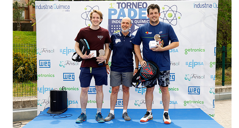 El equipo de Flowserve Spain se alza como campeón en el I Torneo de Pádel de Industria Química_2