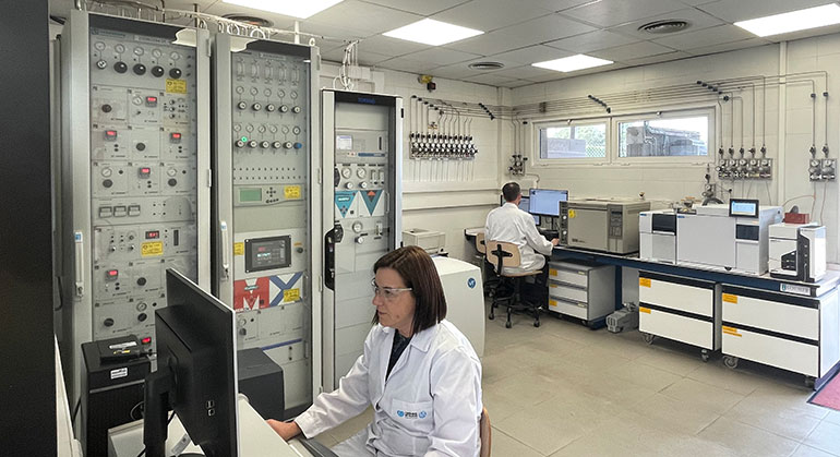 Carburos Metálicos pone en marcha un laboratorio para analizar H2 Fuel Cell en Tarragona