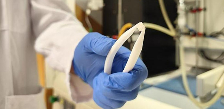 Investigadores de la UPC desarrollan un catalizador que transforma el CO2 en productos químicos útiles para la industria