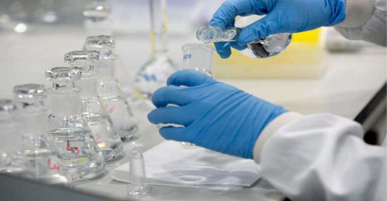 El CiQUS fomenta la química sostenible con un método innovador que combina luz roja y catalizadores reutilizables