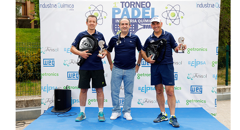 El equipo de Flowserve Spain se alza como campeón en el I Torneo de Pádel de Industria Química_3