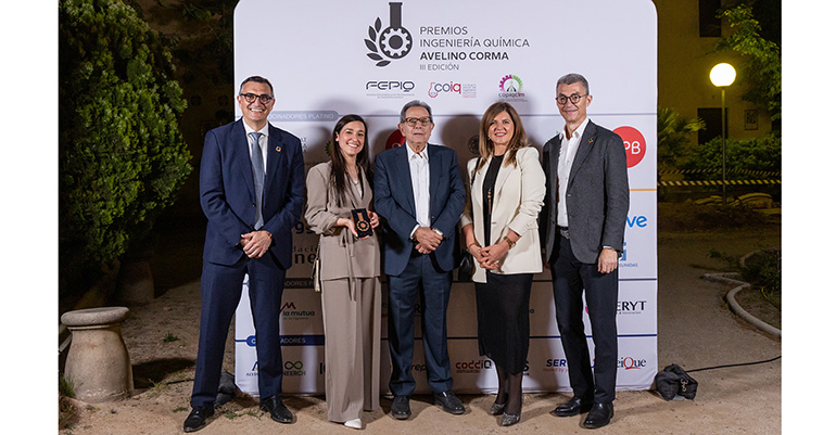 Noemí Ferrer (Covestro), galardonada por su trayectoria profesional en los Premios Avelino Corma