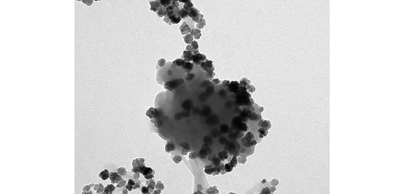ICMM-CSIC crea un método que captura nanoplásticos del agua y los transforma en materiales para eliminar metales pesados