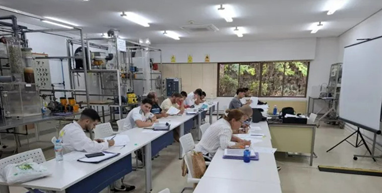 Murcia lanza un curso intensivo de operario de planta química con prácticas remuneradas en las instalaciones de Repsol