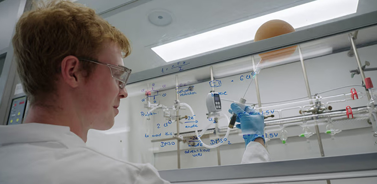 Un nuevo método electroquímico convierte el DDT y el lindano en benceno y otros precursores químicos