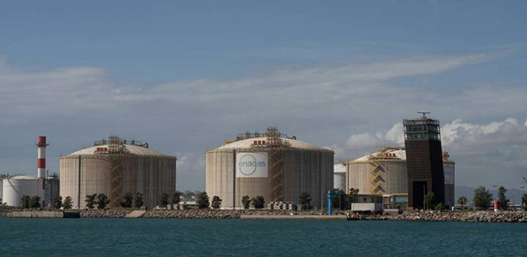 Enagás recibe la autorización de Cataluña para reconvertir su planta de regasificación en el Puerto de Barcelona