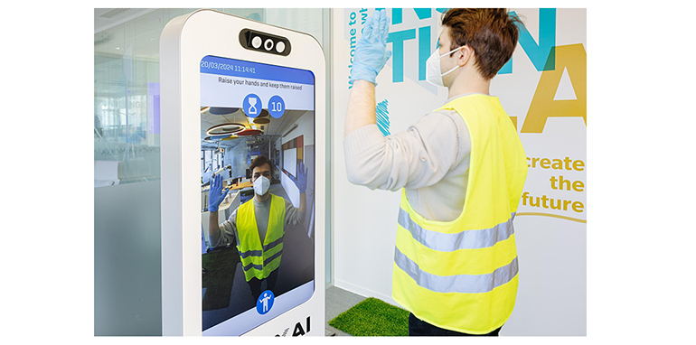 Seguridad inteligente en el trabajo: así funciona Forxai Mirror, la solución con IA de Konica Minolta