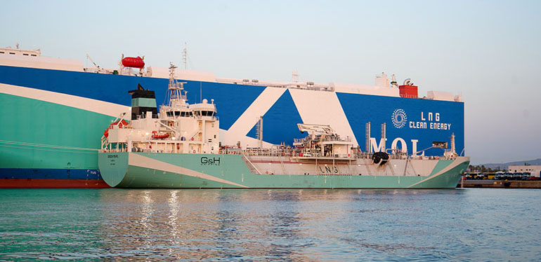 Axpo realiza el primer suministro de bio-GNL barco a barco en el puerto de Barcelona