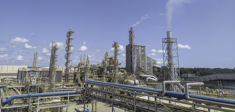 Competitividad industrial: la CE presentará a finales de año una revisión del mecanismo de ajuste en frontera por carbono