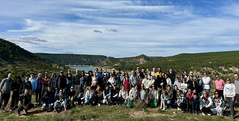 AIMPLAS planta 500 árboles con capacidad de absorción de 30 toneladas de CO2 para compensar sus emisiones  